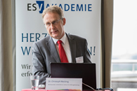 Stiftungsexperte und Rechtsanwalt Dr. Christoph Mecking bei dem von Legatur und dem Erich Schmidt Verlag veranstalteten Tagesseminar zum Thema "Erbschaftsfundraising in und für Stiftungen" am 05.06.2018 in Berlin