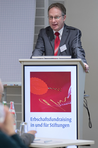 Dr. Christoph Mecking, Rechtsanwalt und geschäftsführender Gesellschafter von Legatur auf dem Tagesseminar "Erbschaftsfundraising in und für Stiftunge - Legate erfolgreich gewinnen und professionell abwickeln" am 19.02.2019 in Berlin, veranstaltet von Legatur und dem Erich Schmidt Verlag